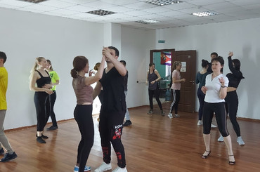 Бачата и Сальса | Бесплатное занятие (2 часа) + скидка 20% на абонемент от Bachata Dance Studio